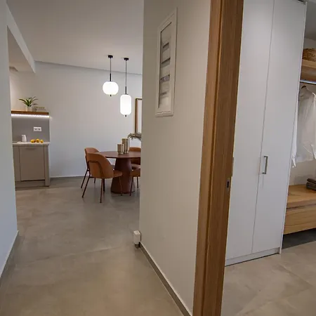 Aigis Apartment *